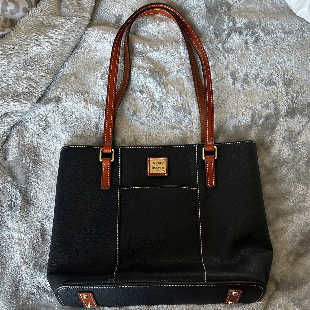 EUC Dooney & Bourke Black Pebble Leather Tote Bag